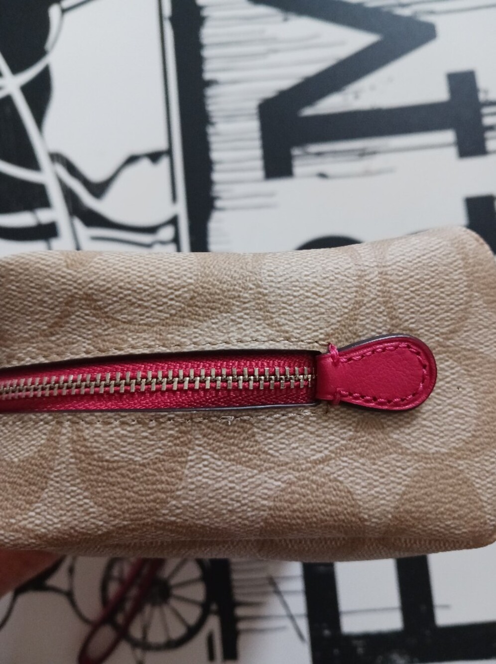 Coach Boxy Beige Signature Carriage Wristlet with Pink Strap and Red Heart - Picture 10 of 12